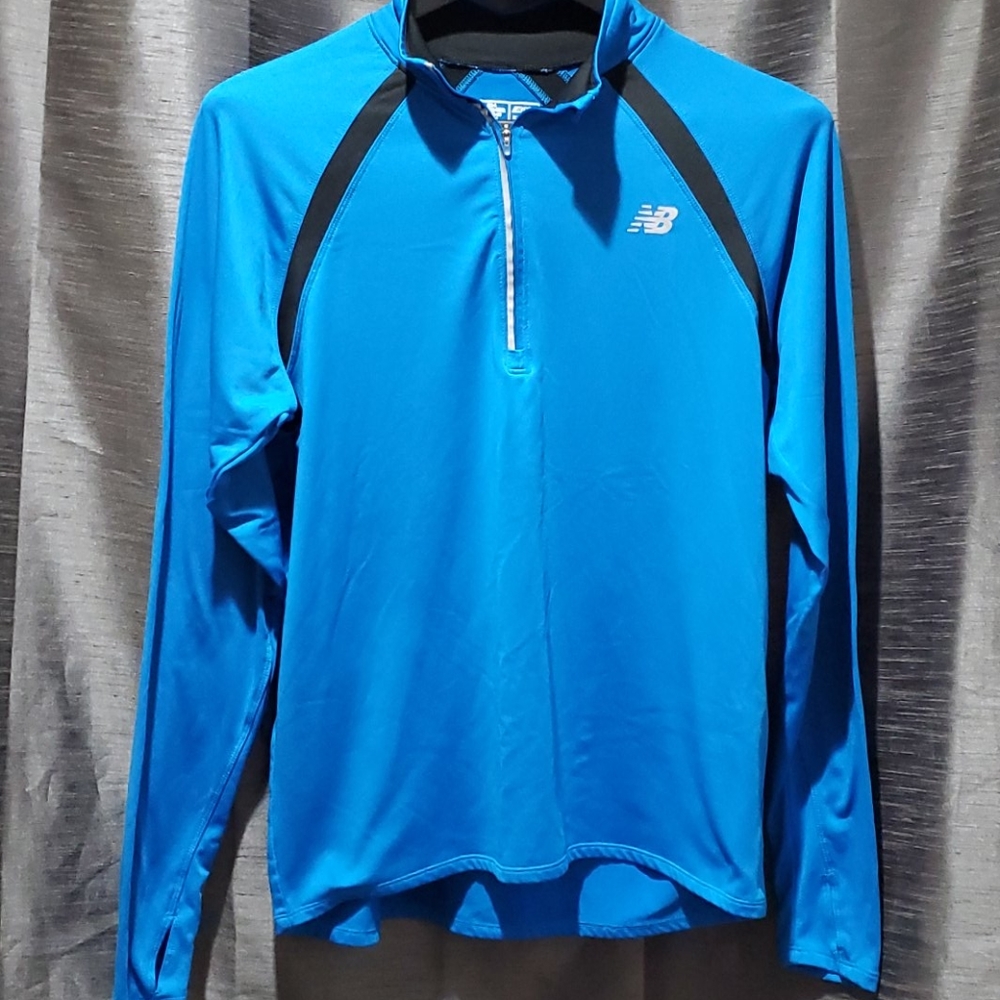 Men's Medium-sized Newbalance top
